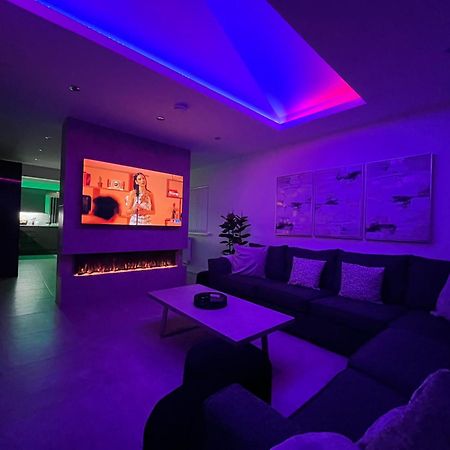 Luxury Property With Hot Tub And Sea Views Oystermouth Exteriér fotografie