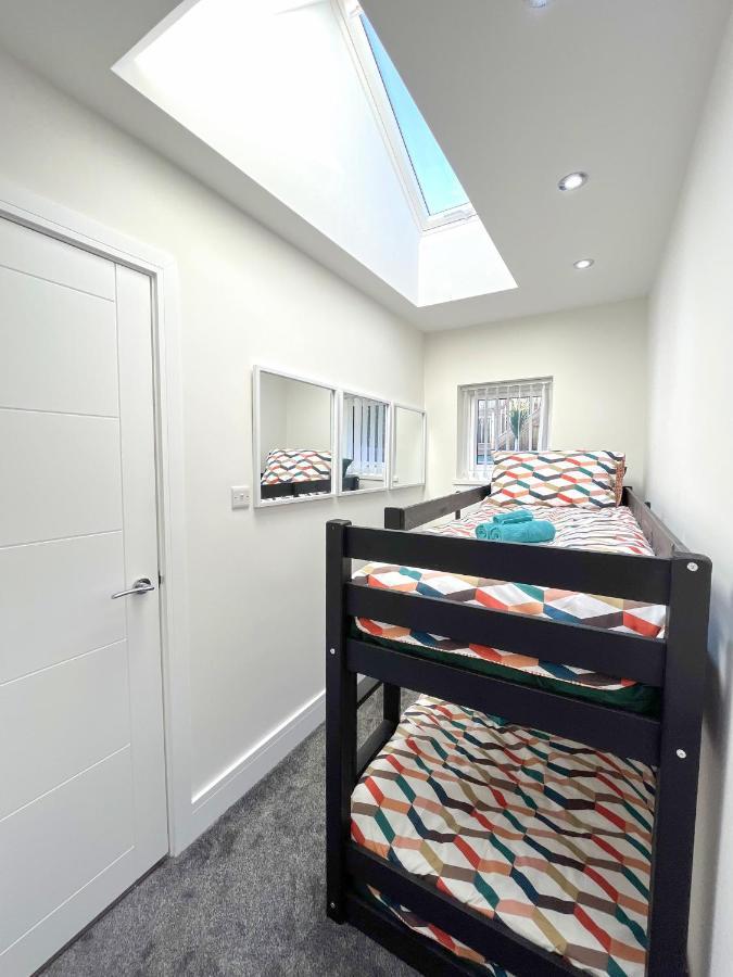 Luxury Property With Hot Tub And Sea Views Oystermouth Exteriér fotografie