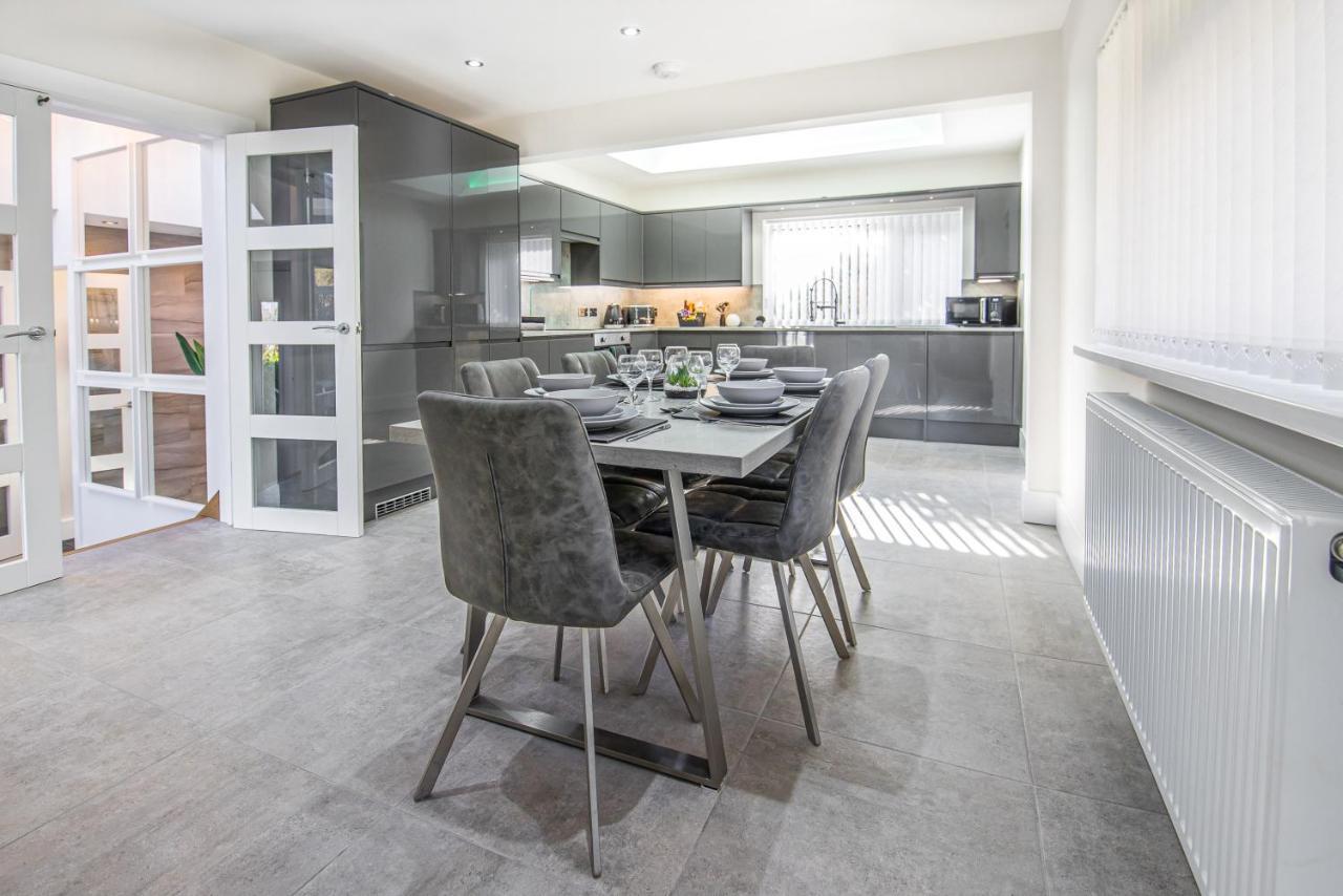 Luxury Property With Hot Tub And Sea Views Oystermouth Exteriér fotografie