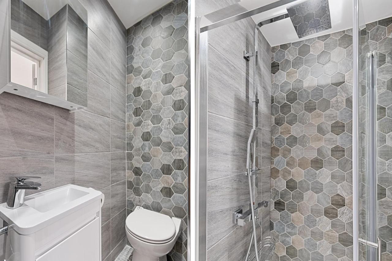 Luxury Property With Hot Tub And Sea Views Oystermouth Exteriér fotografie