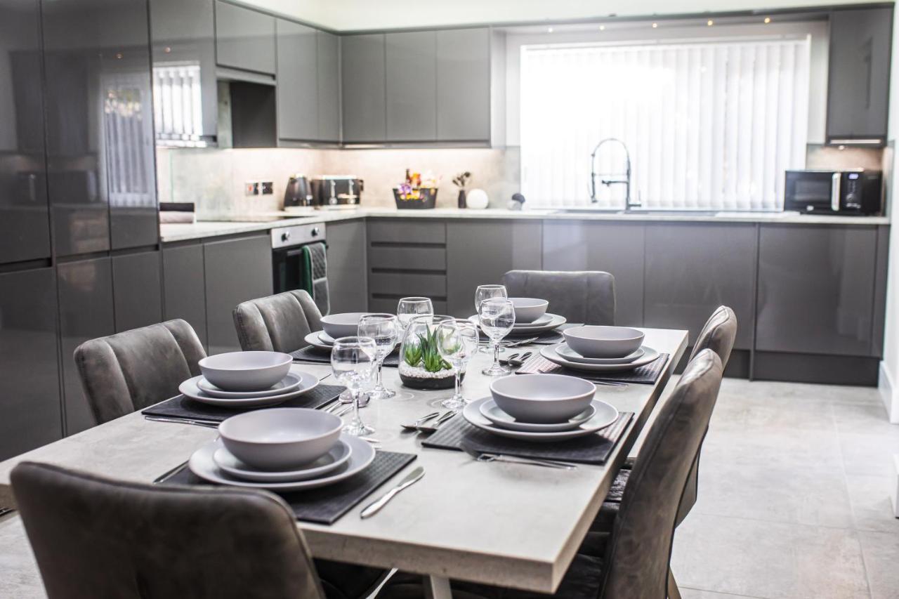 Luxury Property With Hot Tub And Sea Views Oystermouth Exteriér fotografie