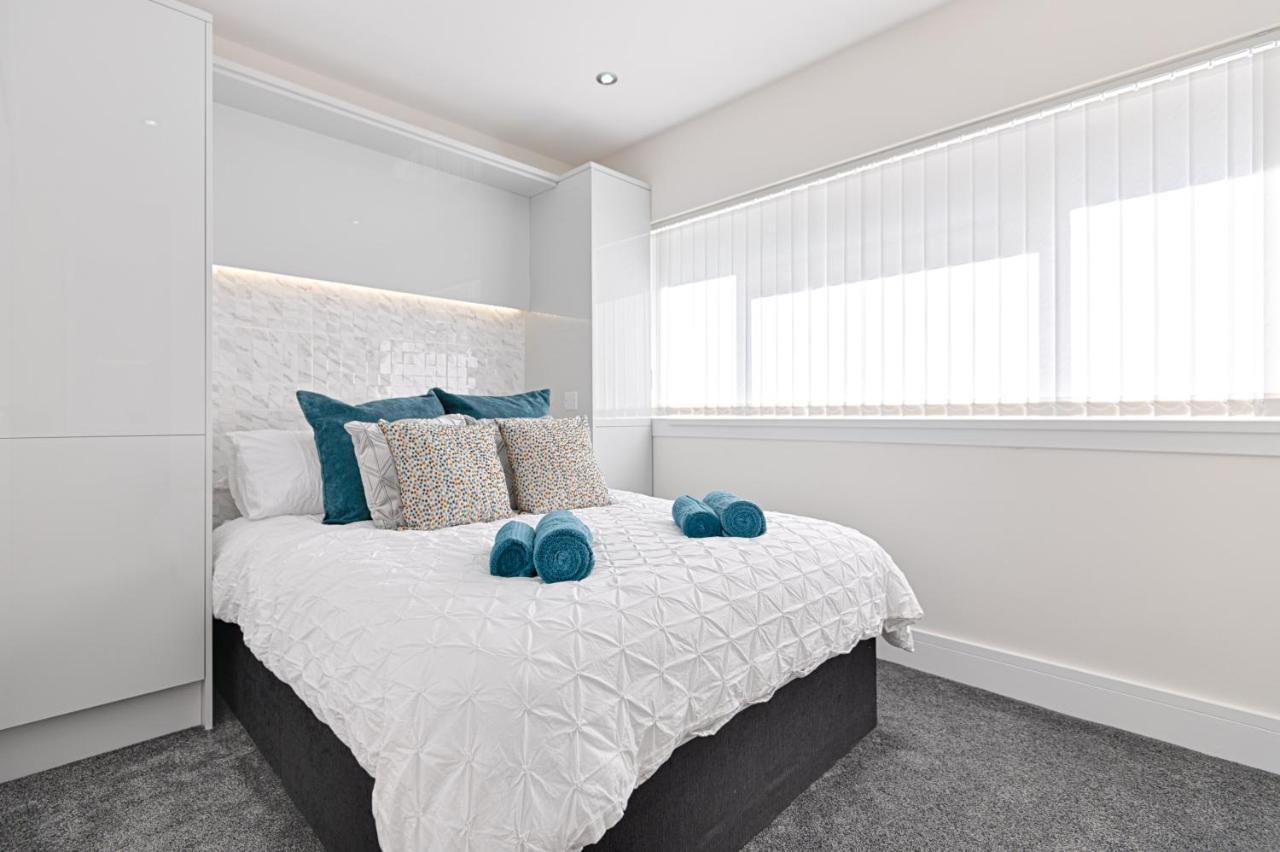 Luxury Property With Hot Tub And Sea Views Oystermouth Exteriér fotografie
