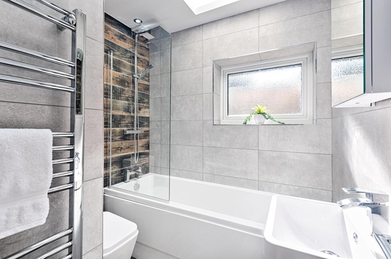 Luxury Property With Hot Tub And Sea Views Oystermouth Exteriér fotografie