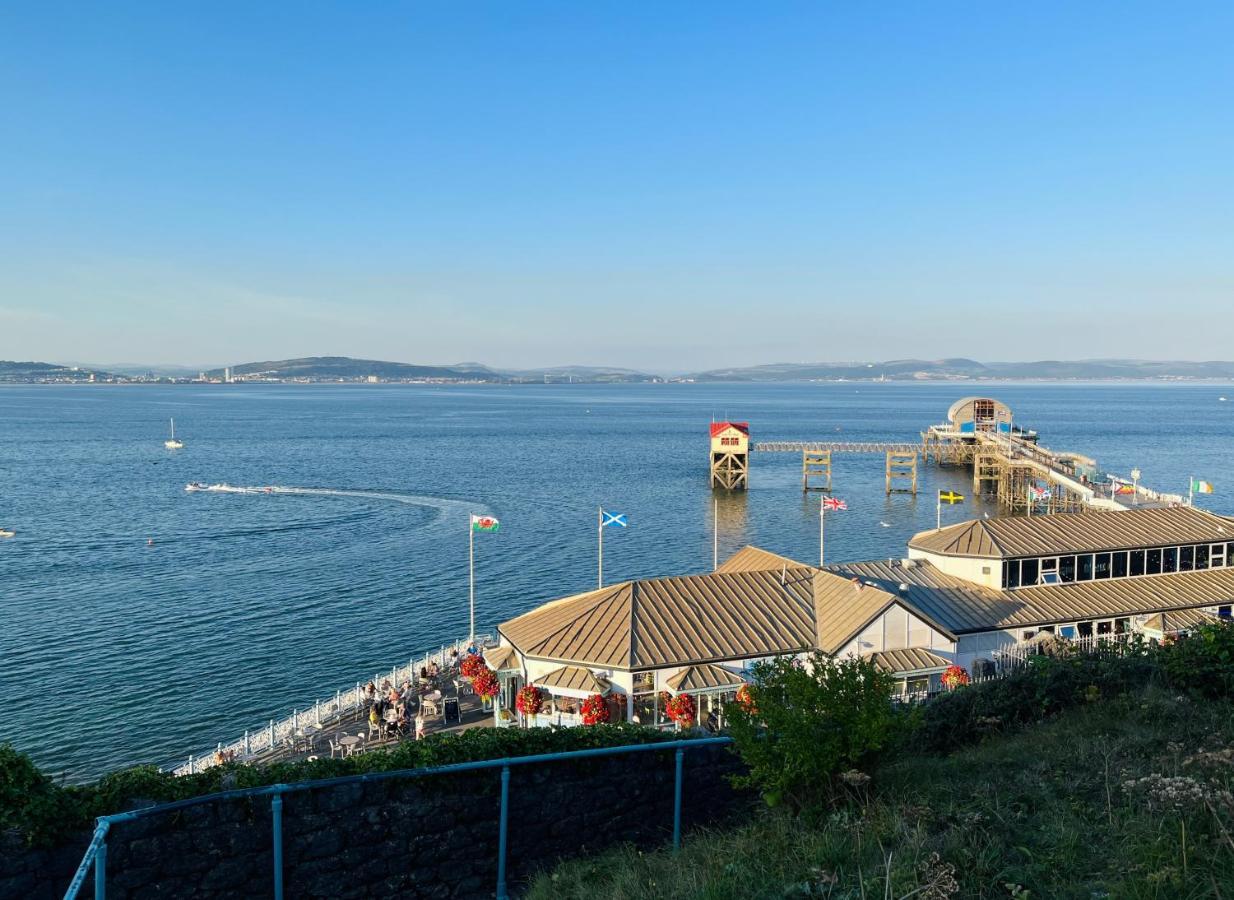 Luxury Property With Hot Tub And Sea Views Oystermouth Exteriér fotografie