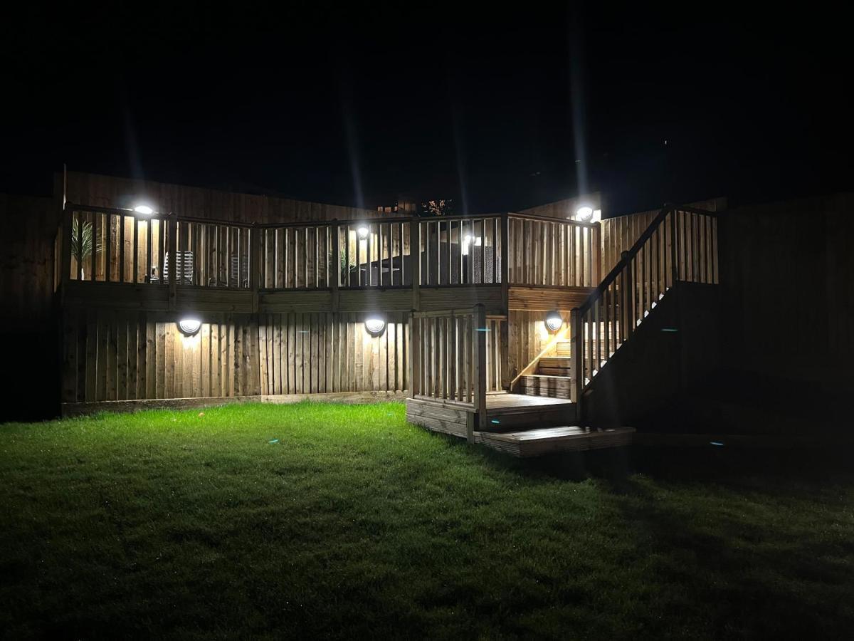 Luxury Property With Hot Tub And Sea Views Oystermouth Exteriér fotografie